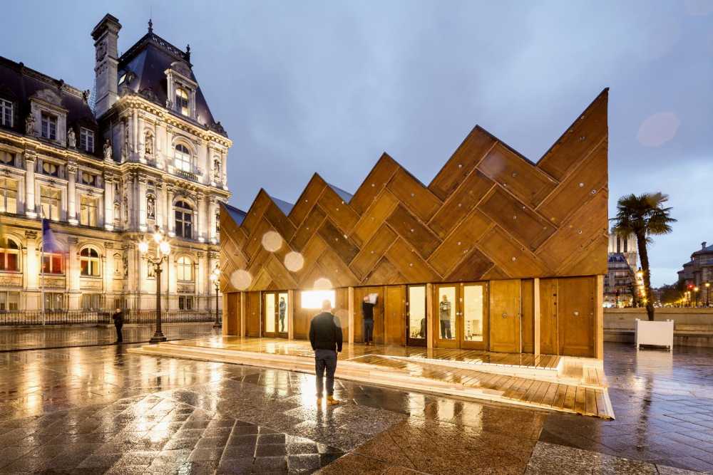 Wooden pavilion in Paris
