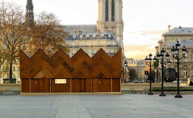Wooden pavilion in Paris