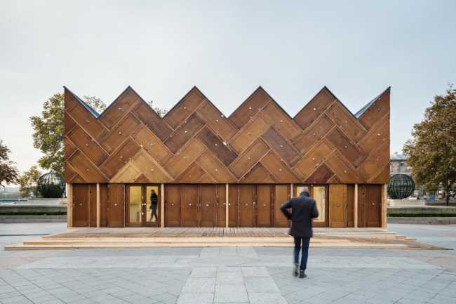 Pavilion in geometric wood