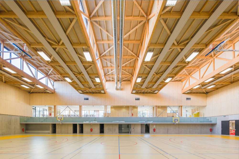 Centro deportivo Hacine Cherifi: gimnasios de madera para escuelas y vecindario.