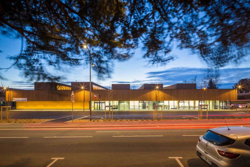 Centro deportivo Hacine Cherifi: gimnasios de madera para escuelas y vecindario.