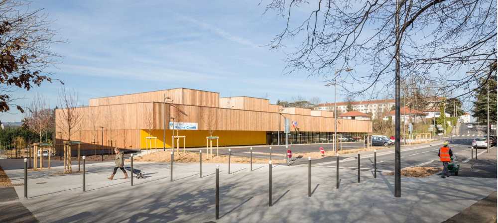 Centro deportivo Hacine Cherifi: gimnasios de madera para escuelas y vecindario.