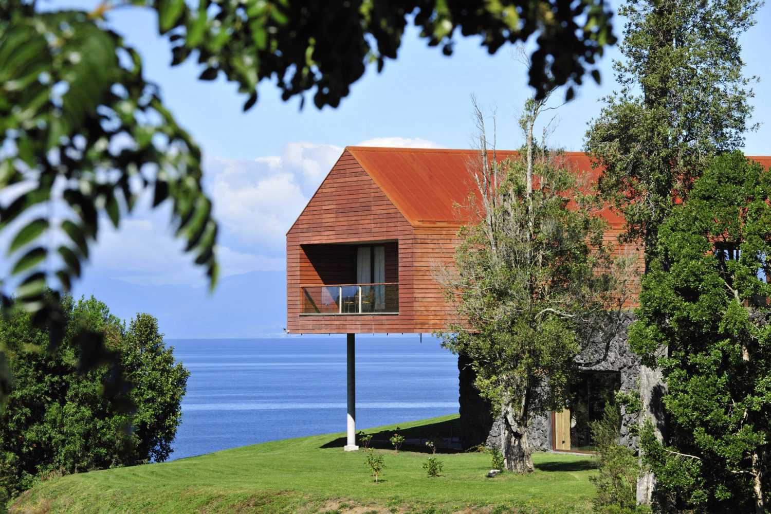 Suspended house in Chile