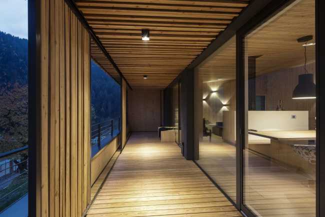 Vetrata e terrazza in legno