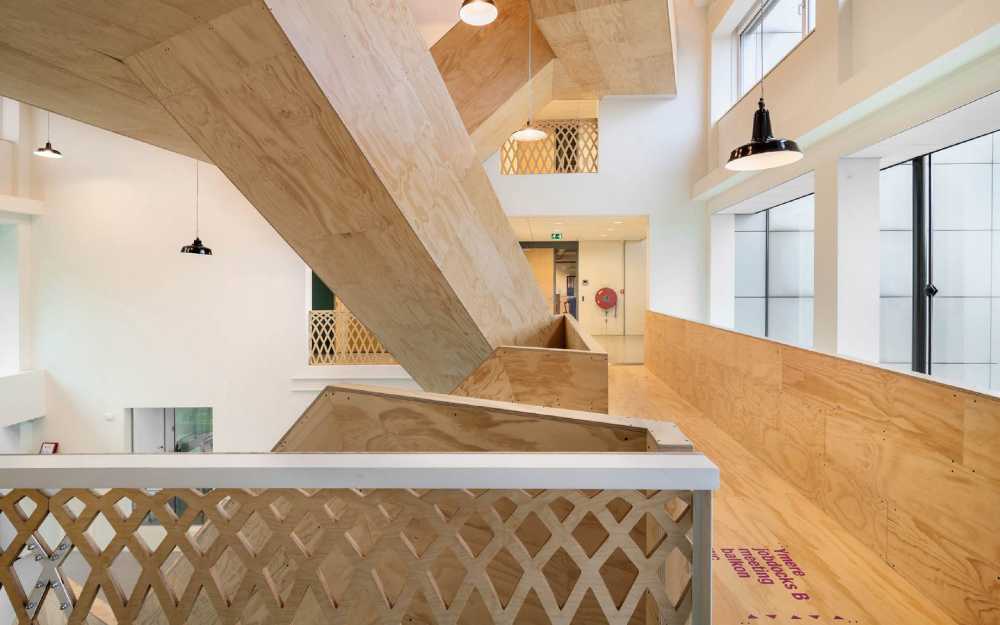 Edificio commerciale interno in legno