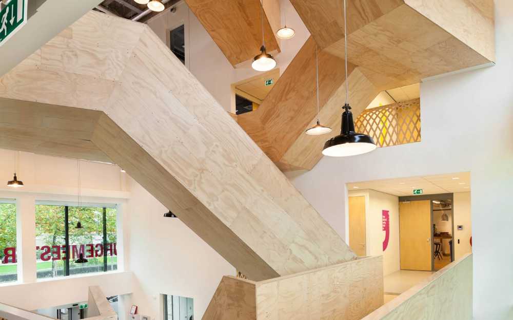 Edificio commerciale interno in legno