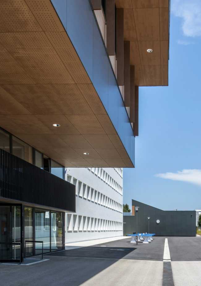 Scuola forma contemporanea