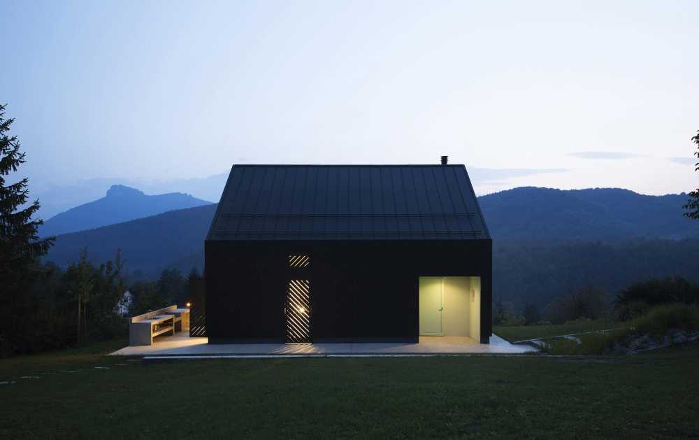 Abitazione in legno scuro