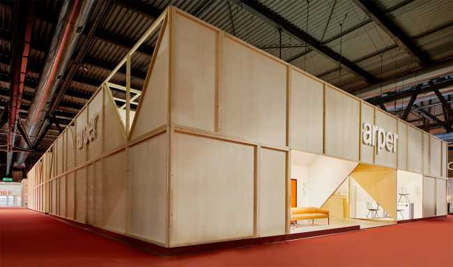 Spazi definiti da pannelli in legno