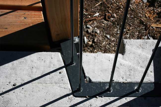 Dettaglio balaustra metallo e legno