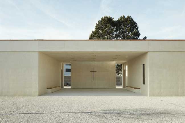 Cimitero ristrutturato minimal