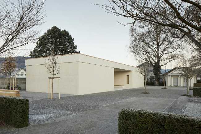 Cimitero minimal dai colori chiari