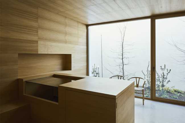 Interno cimitero in legno