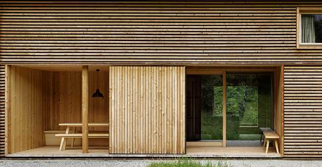 Finestra e terrazza casa in legno