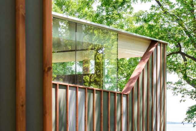 Dettagli abitazione in legno e vetro