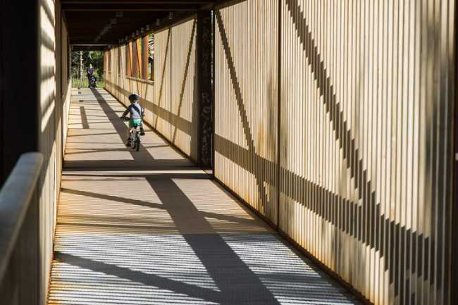 Acciaio Cor-ten, accoya e legno per un ponte pedonale in Norvegia