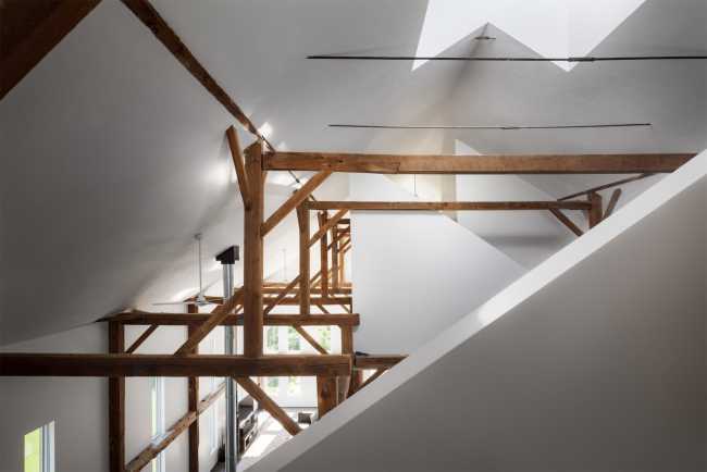 White volumes and wooden structure