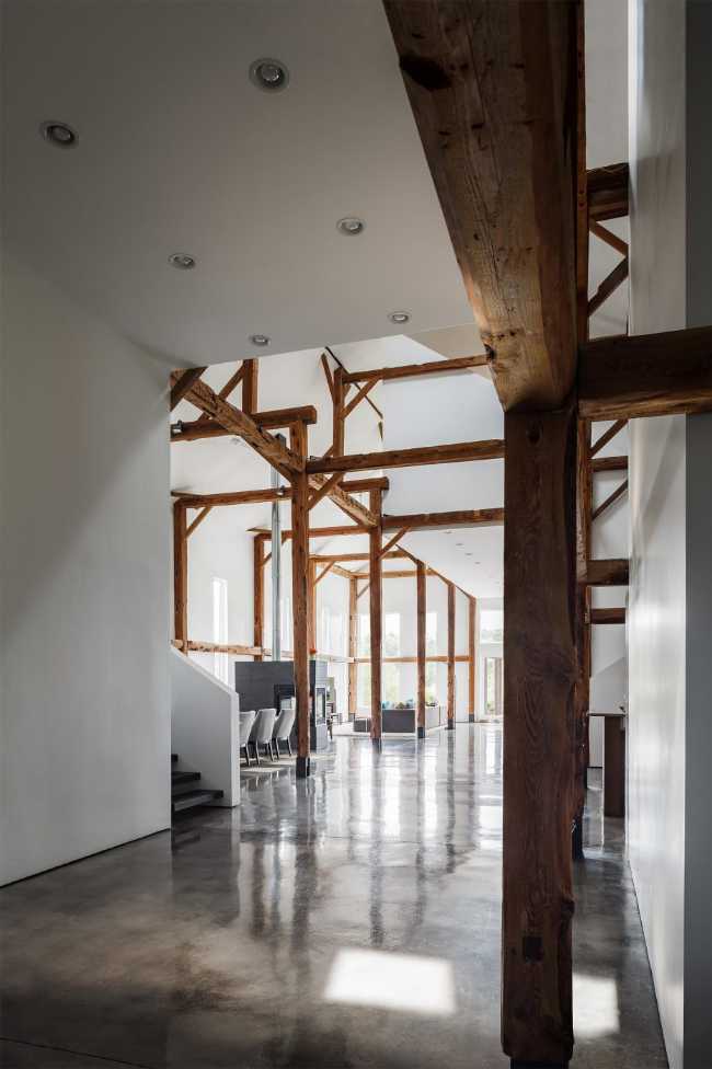 White volumes and wooden structure