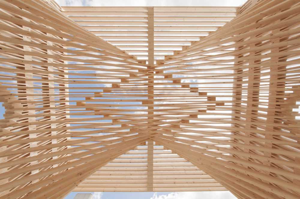 Struttura tridimensionale a forma di arco