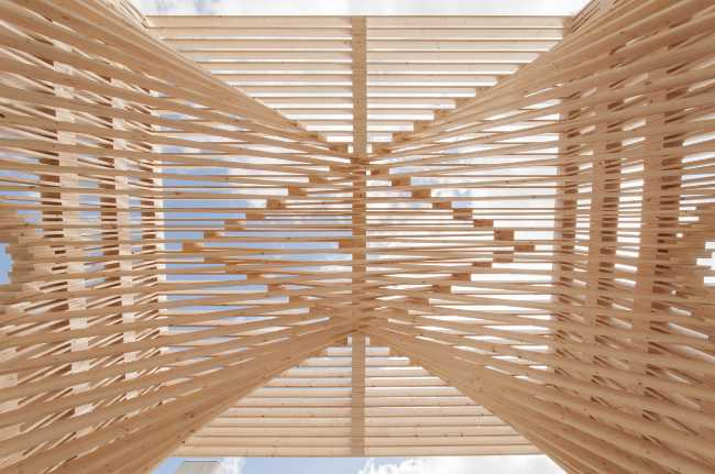 Padiglione in legno con tavole di abete