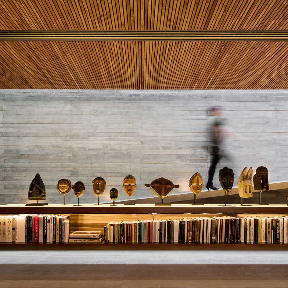 Villa like a wooden volume