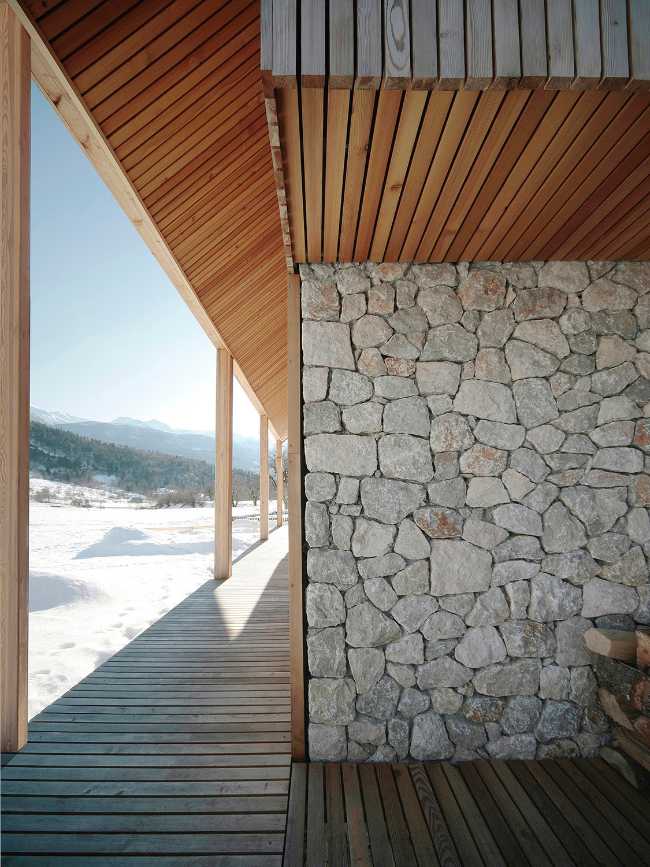 Chalet in legno e pietra