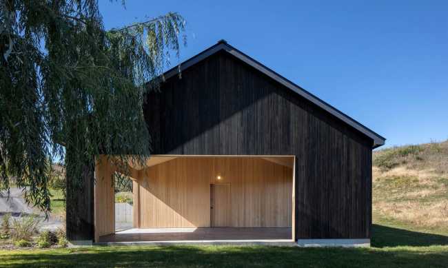 Storage in wood with traditional shapes