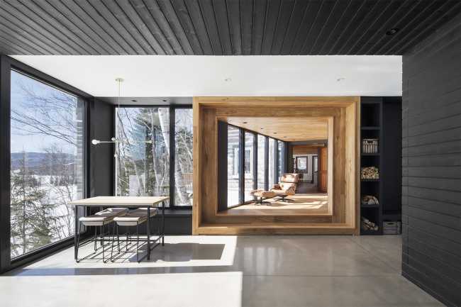 Internal house and connection in wood and glass