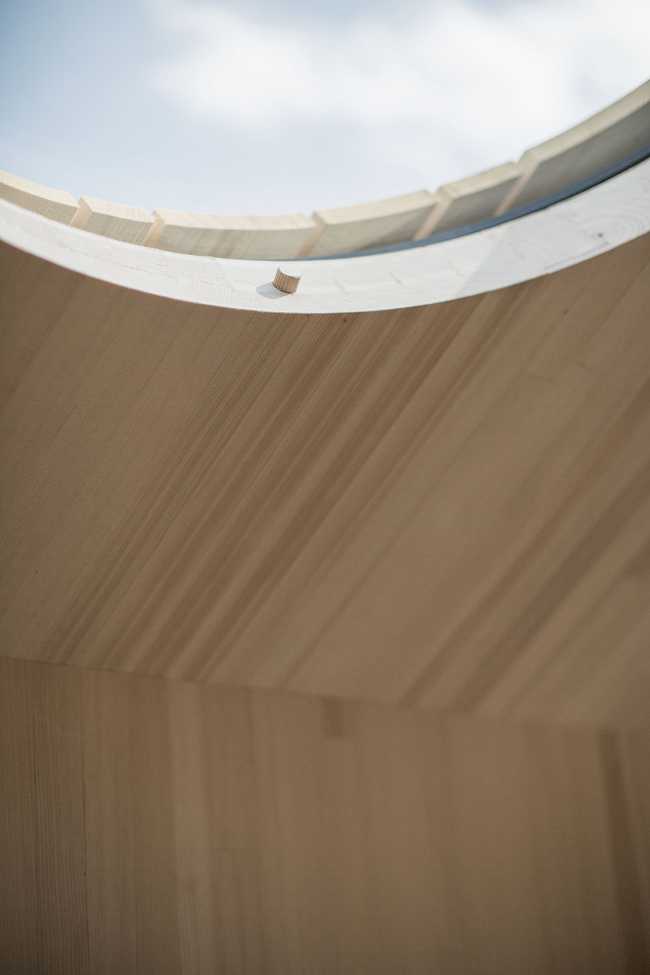 Pabellón de madera claraboya