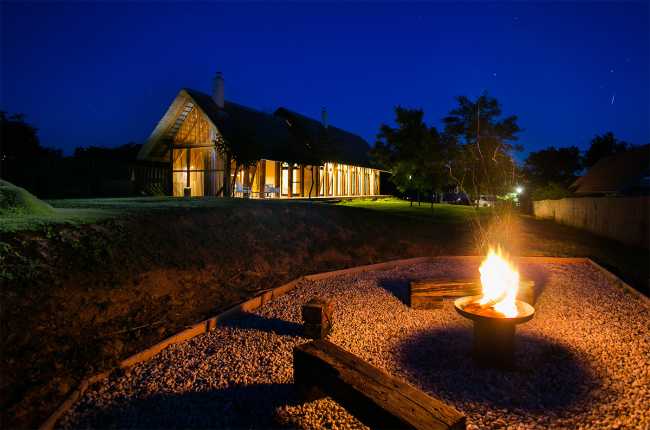 Dependance and area for bonfire