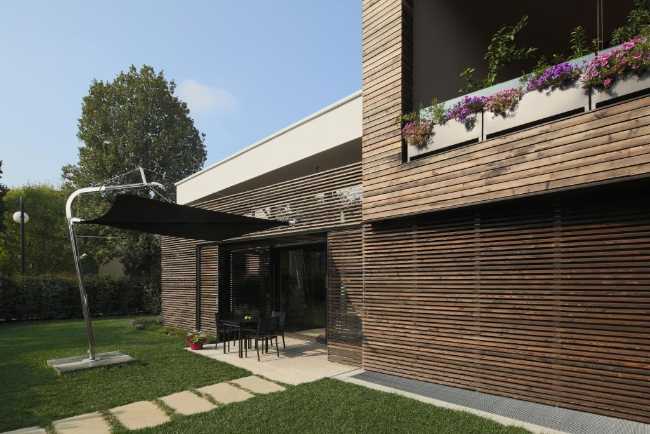 Abitazione in legno distribuita su 5 livelli