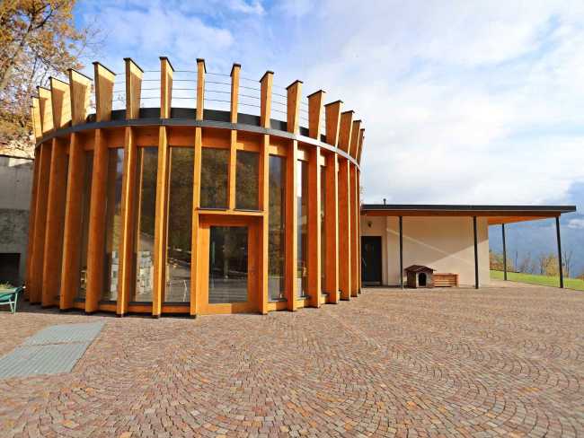 Azienda agricola con struttura circolare