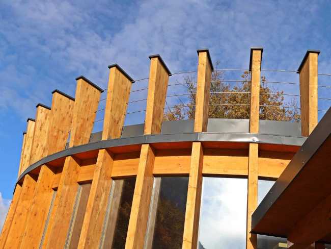 Struttura a telaio in legno e vetro