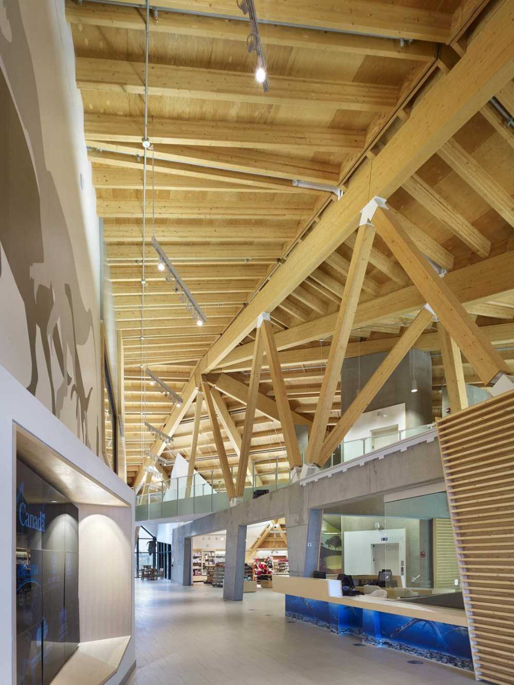Wooden structure open to the landscape