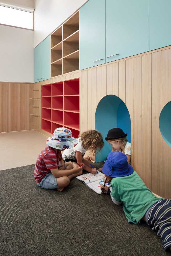 Bambini su un tappeto