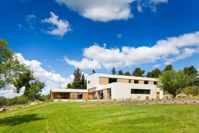 Villa immersa nel verde