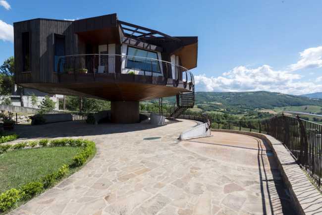 House with steel and wooden structure