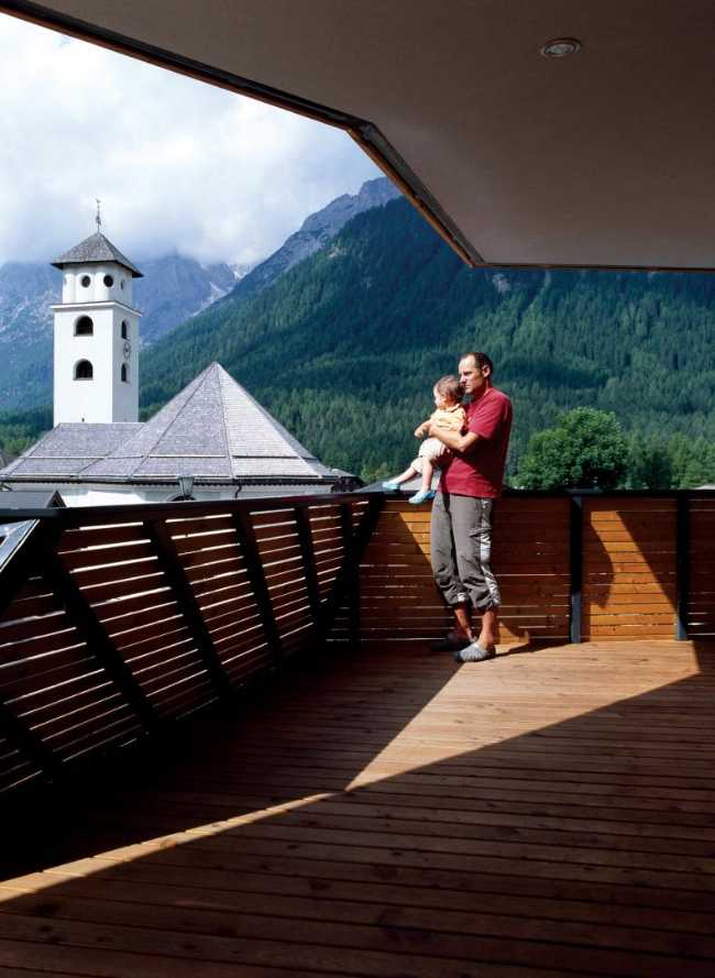 Terrazza con vista panoramica sul paesino e sulle montagne