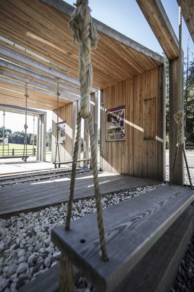 Espacio rectangular de madera hecho de marcos