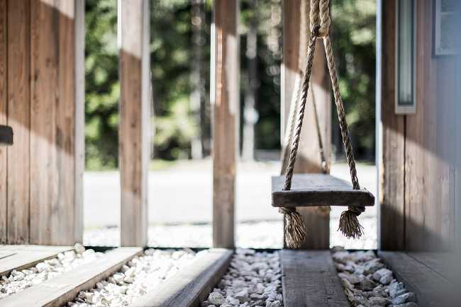 Columpio en una estructura de madera