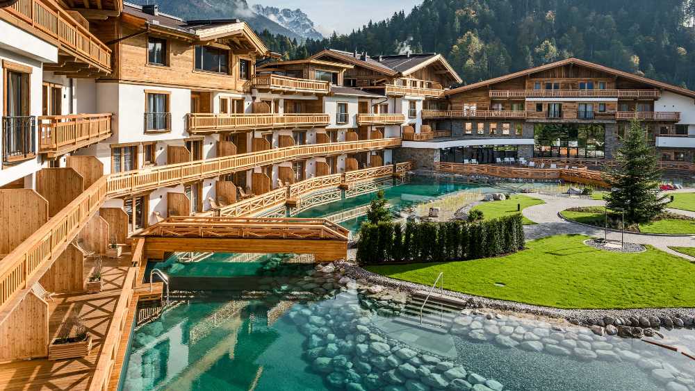 Recovery and restyling of a luxury resort in the Alps