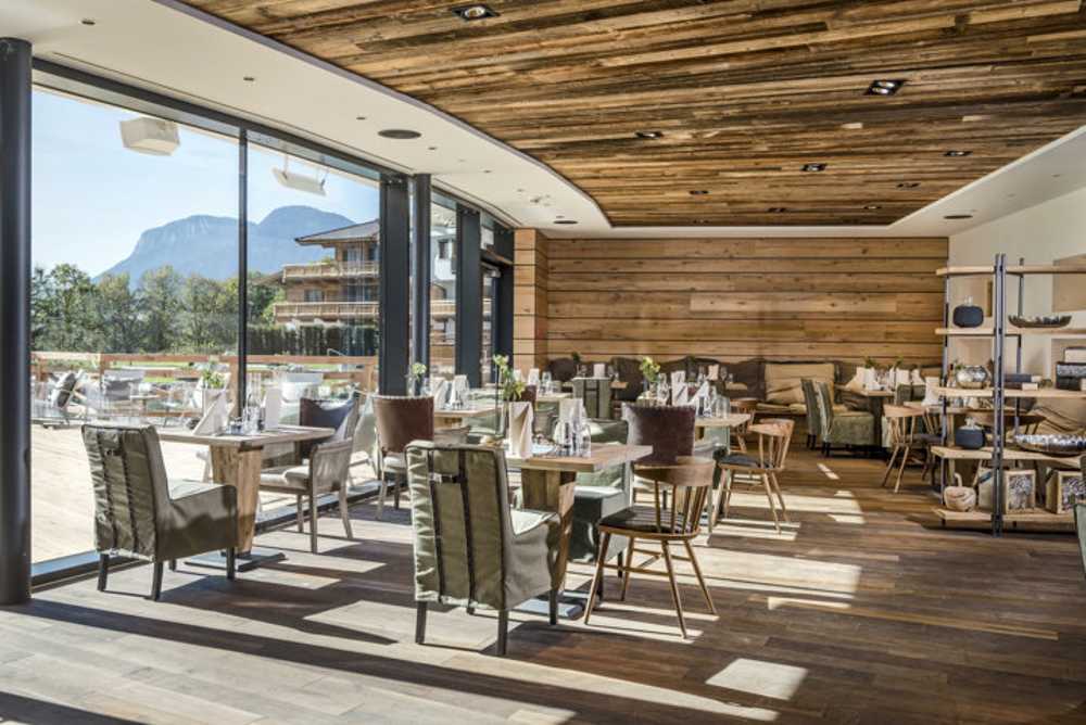 Recovery and restyling of a luxury resort in the Alps