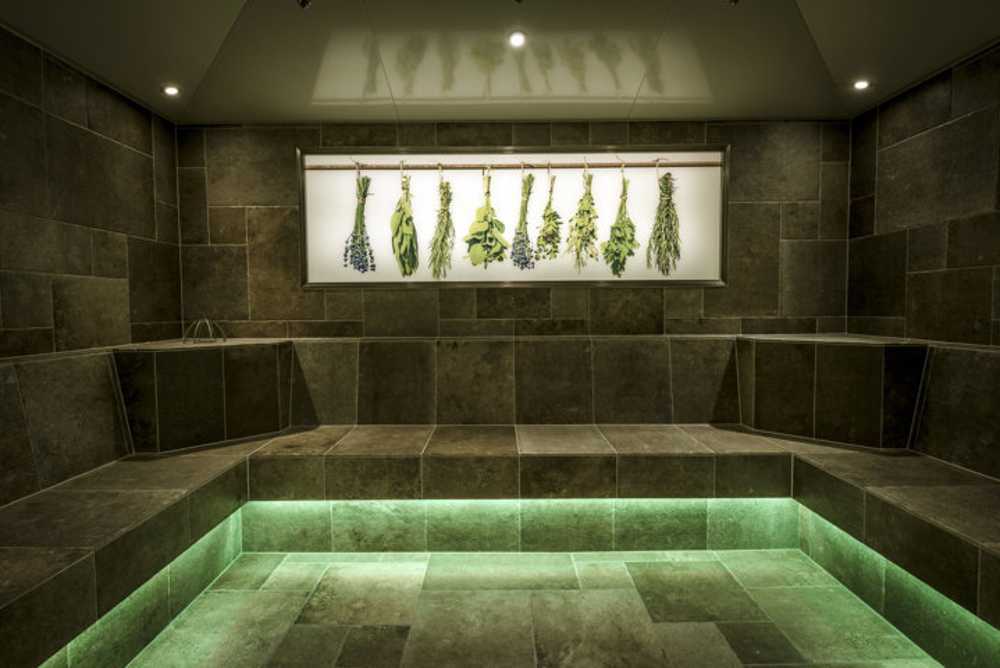 Recovery and restyling of a luxury resort in the Alps