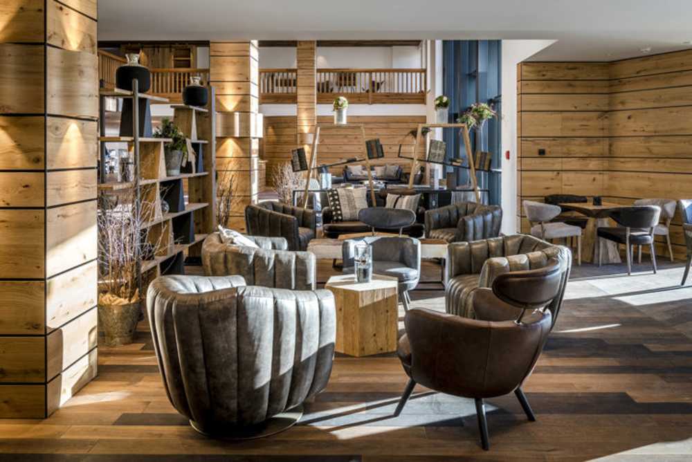 Recovery and restyling of a luxury resort in the Alps