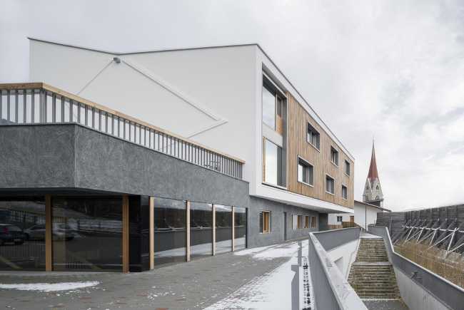 Wooden extension for school, kindergarten and public spaces