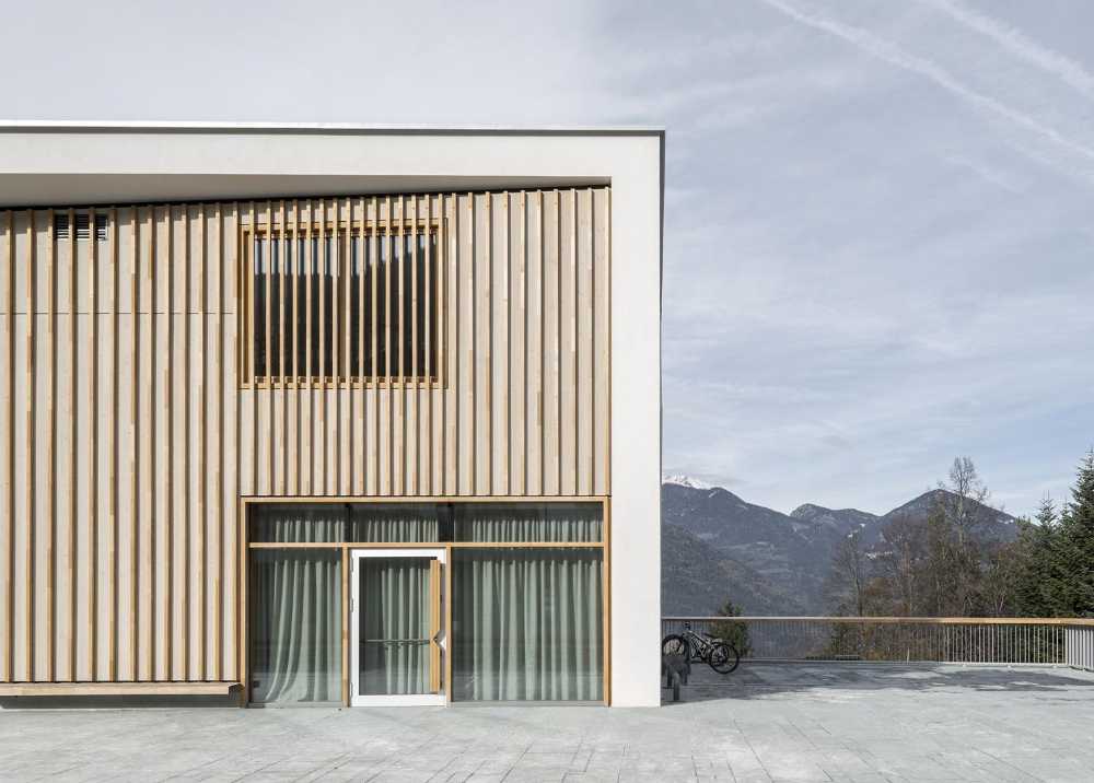 Kindergarten and innovative elementary school