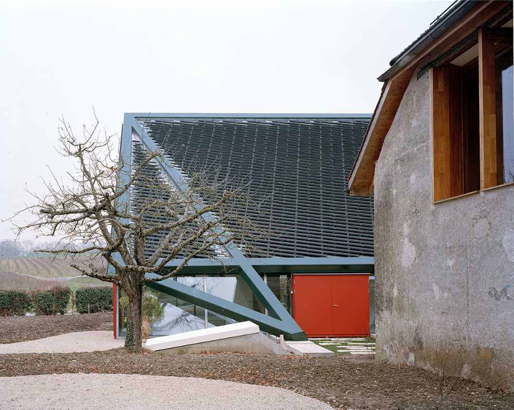 vecchio granaio e architettura contemporanea