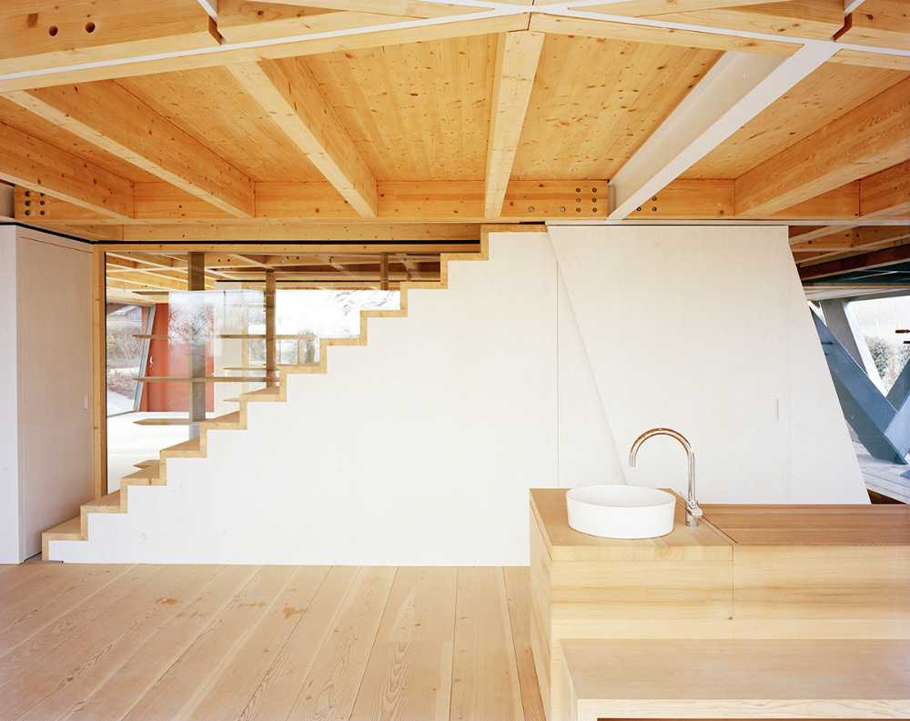 vecchio granaio e architettura contemporanea