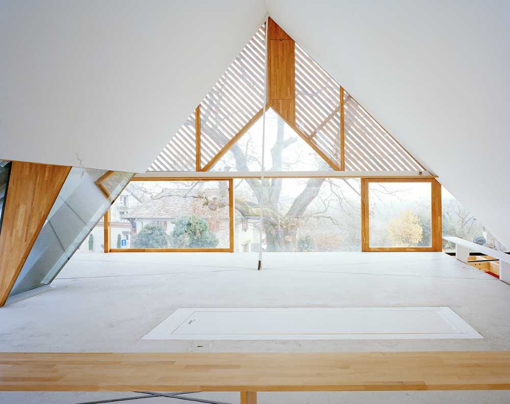 vecchio granaio e architettura contemporanea