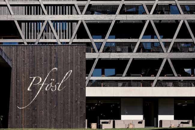 Brushed larch for the facade of a hotel